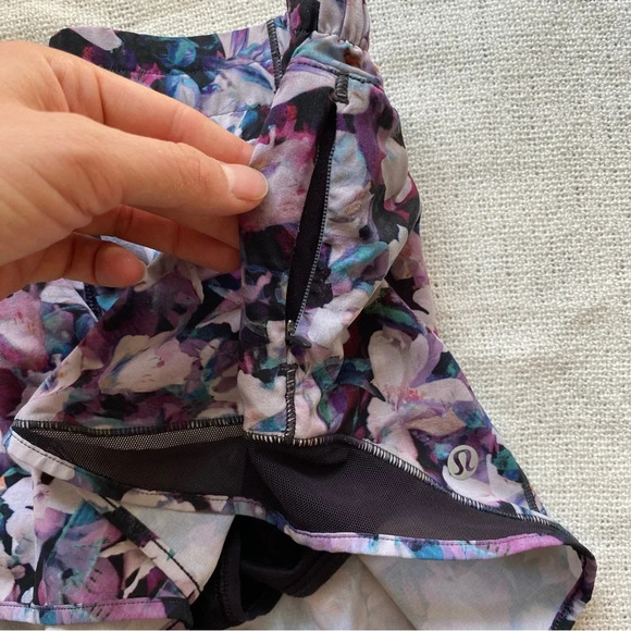 LULULEMON Hotty Hot  Short II *2.5" Purple White Size 6 - Picture 6 of 8
